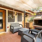 Suede Loft Retreat, Charm, Relax Private Parking Villa *
