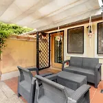 Suede Loft Retreat, Charm, Relax Private Parking Villa *