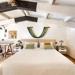Villa Suede Loft Retreat, Charm, Relax Private Parking *