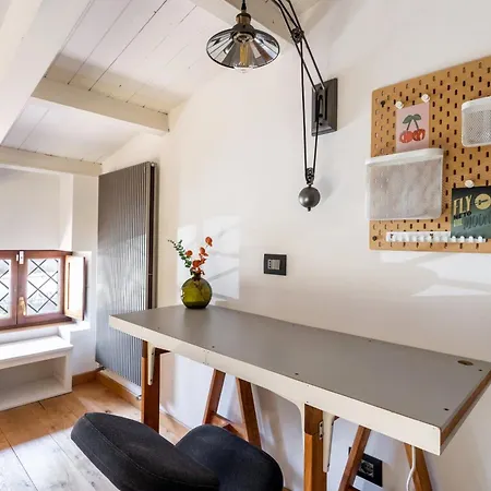 Suede Loft Retreat, Charm, Relax Private Parking Villa