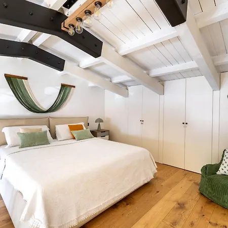 Suede Loft Retreat, Charm, Relax Private Parking Rome