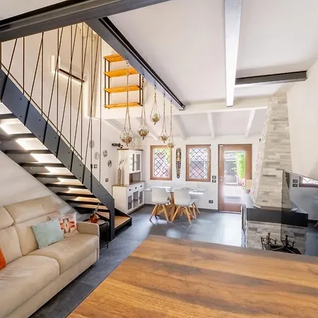 Suede Loft Retreat, Charm, Relax Private Parking Villa