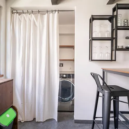 Villa Suede Loft Retreat, Charm, Relax Private Parking