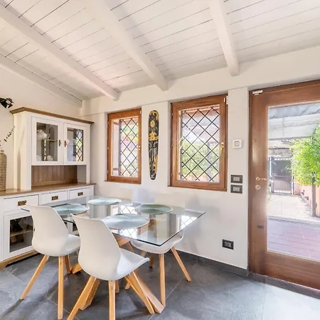 Suede Loft Retreat, Charm, Relax Private Parking *