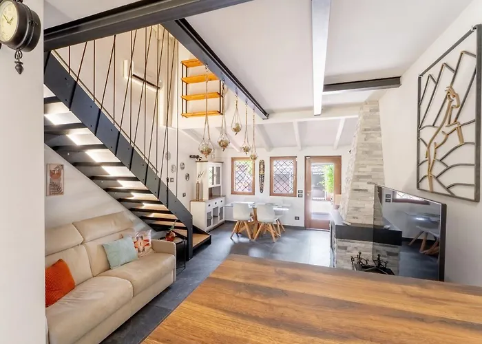 Suede Loft Retreat, Charm, Relax Private Parking فيلة