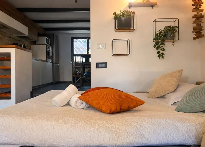 Suede Loft Retreat, Charm, Relax Private Parking فيلة